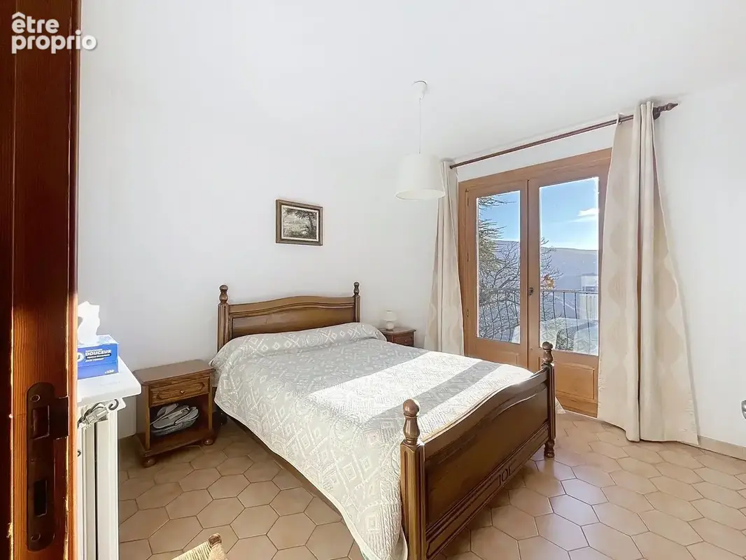 Trois appartements - Fort potentiel - à Roure 06420 - photo 4