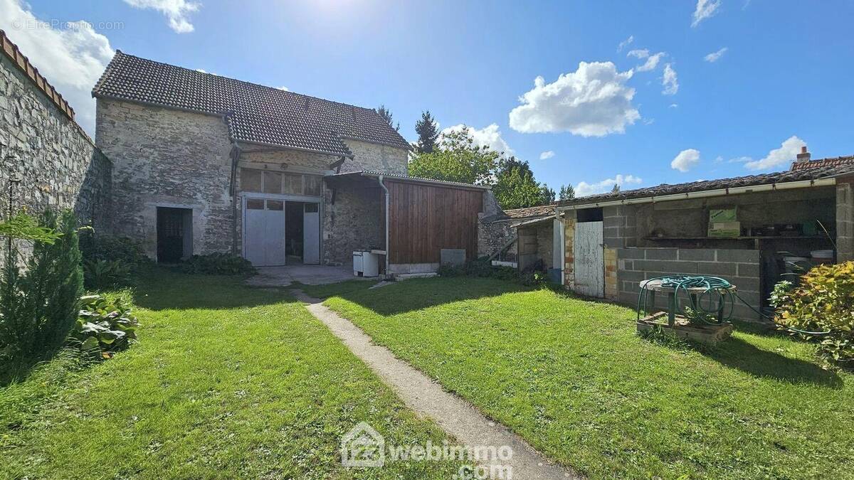Un grande de 68 m². - Maison à LA FERTE-ALAIS
