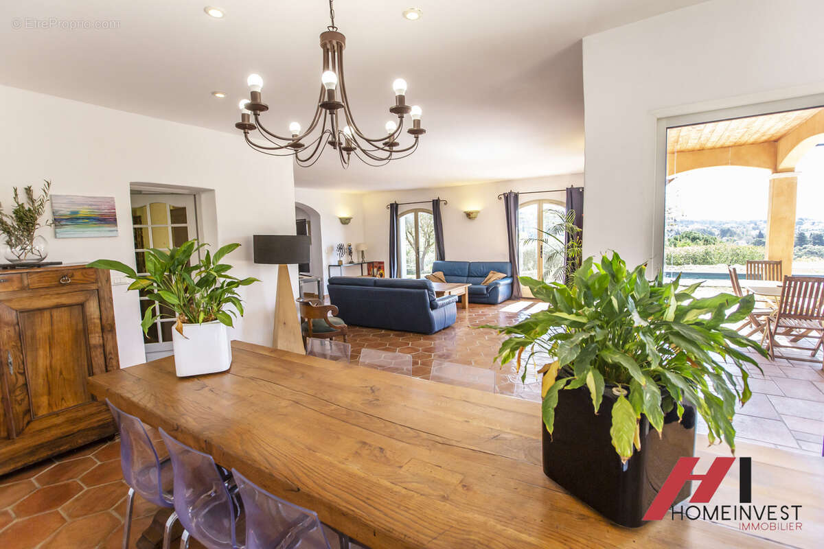 Vue et terrain a couper le souffle pour cette villa - photo 7
