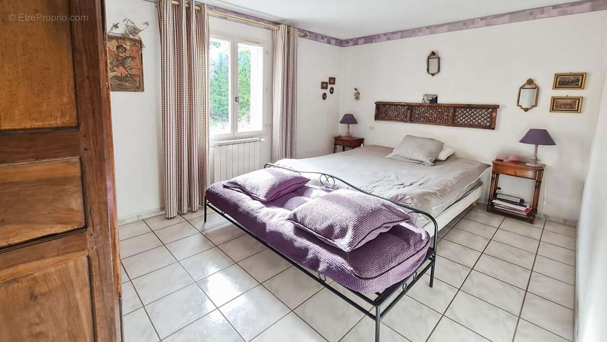 SAINT-SATURNIN LES AVIGNON Maison  7 pièce(s)  155 m² 449 000 - photo 12