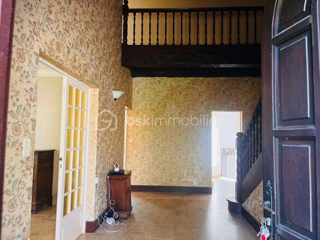 Maison de 255 m² avec grande dépendance - photo 5