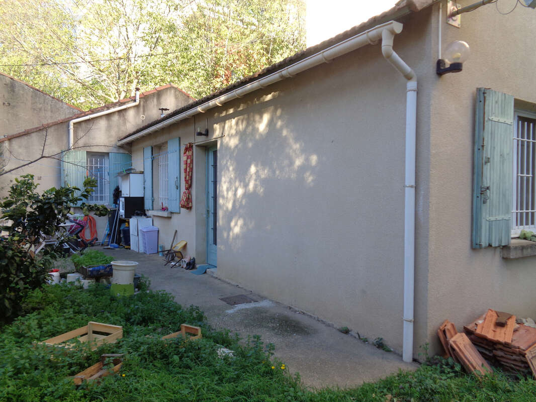 *TERRAIN 400 M2  pour faire deux immeubles 1600 m2 minimum. - photo 4
