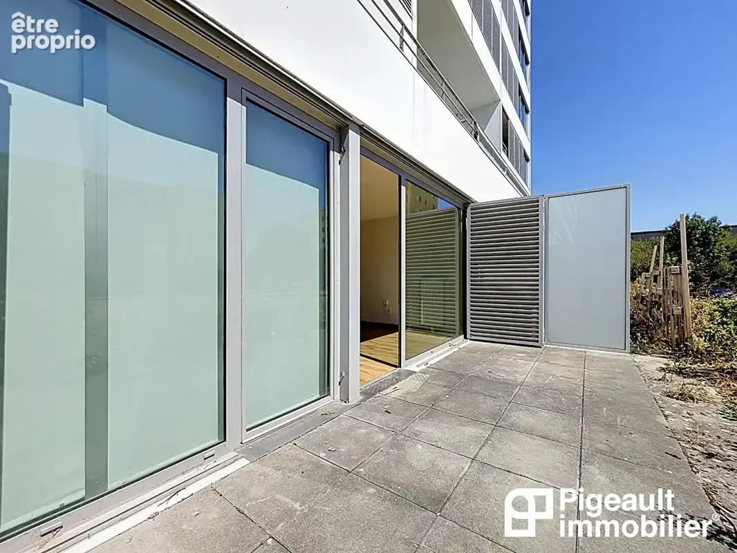 Appartement T2  à vendre - Rennes Saint Jacques de la Lande - Terrasse - Parking - Cave - Métro - photo 2