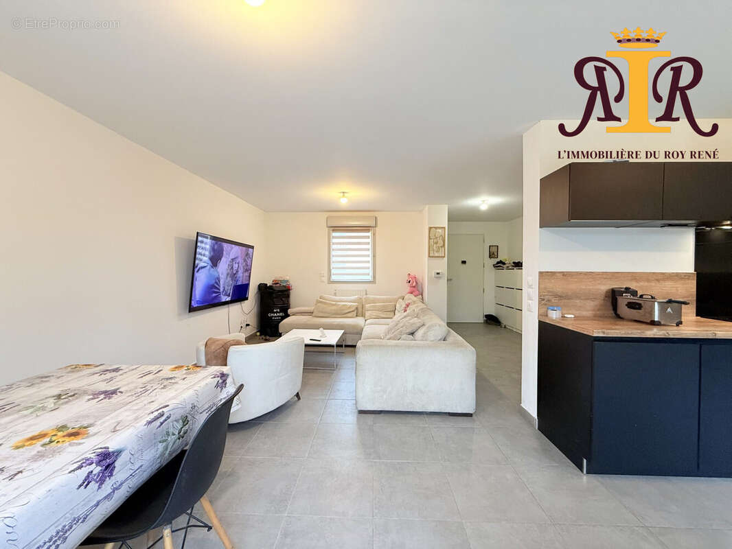 Séjour lumineux - Maison à PERTUIS