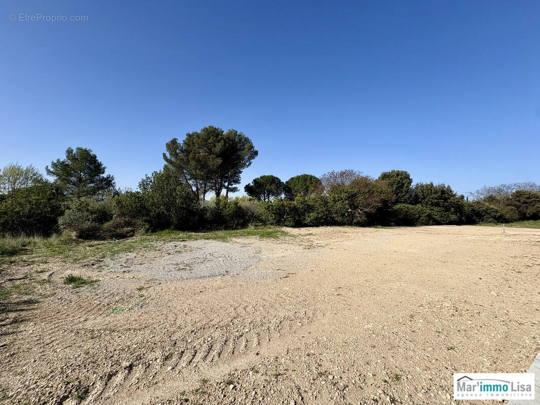 Terrain à MERINDOL