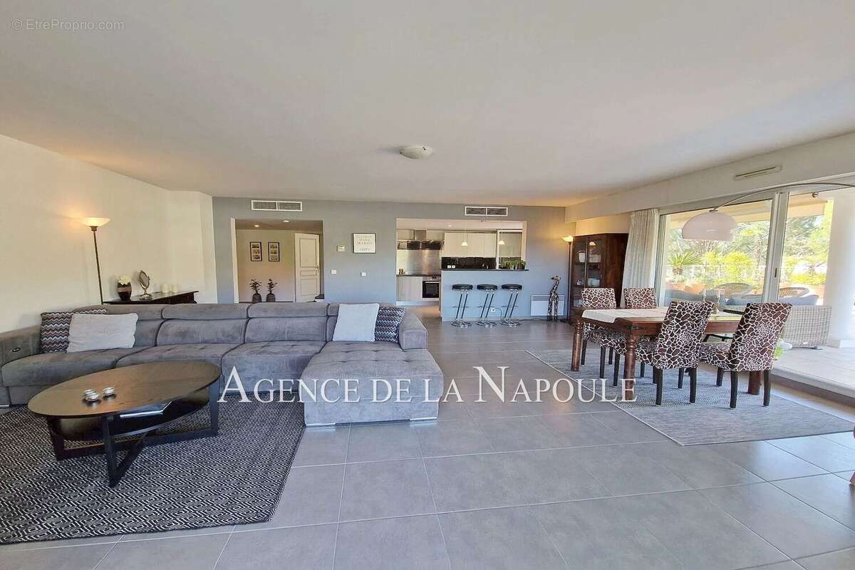 Appartement à MANDELIEU-LA-NAPOULE