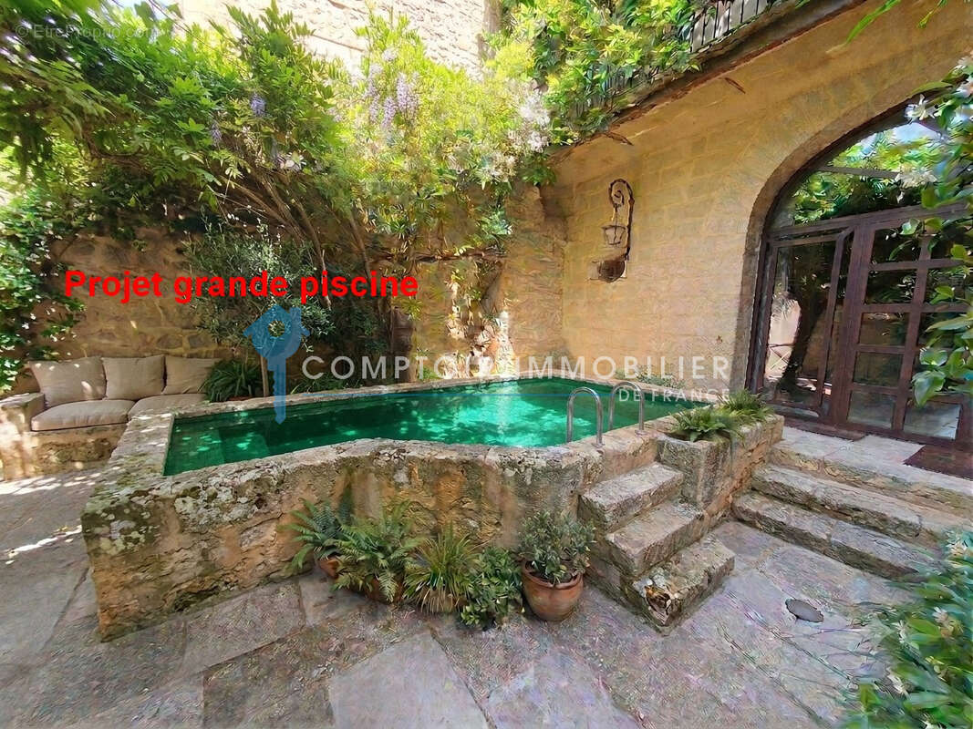 A Vendre GARD (30) - Grande maison de charme avec cour dans village en périphérie Uzès - photo 2