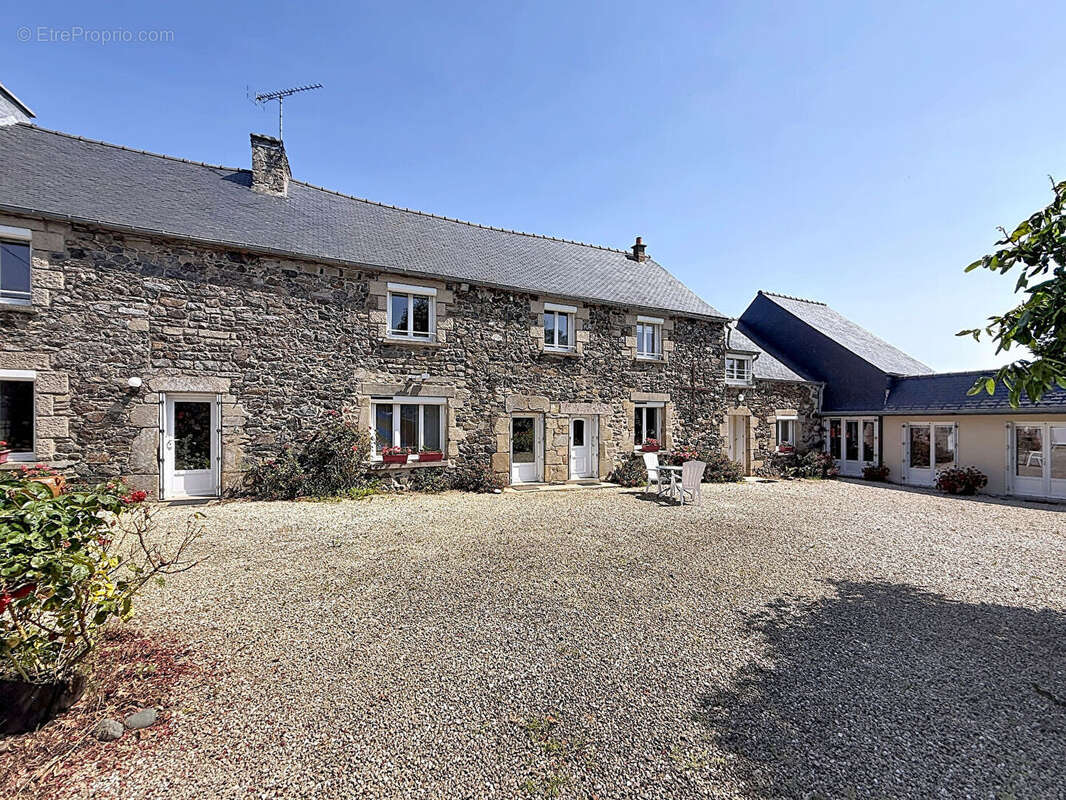Bien coup de coeur : ensemble immobilier de charme avec maison d'habitation et 4 gîtes - Pléboulle - photo 2