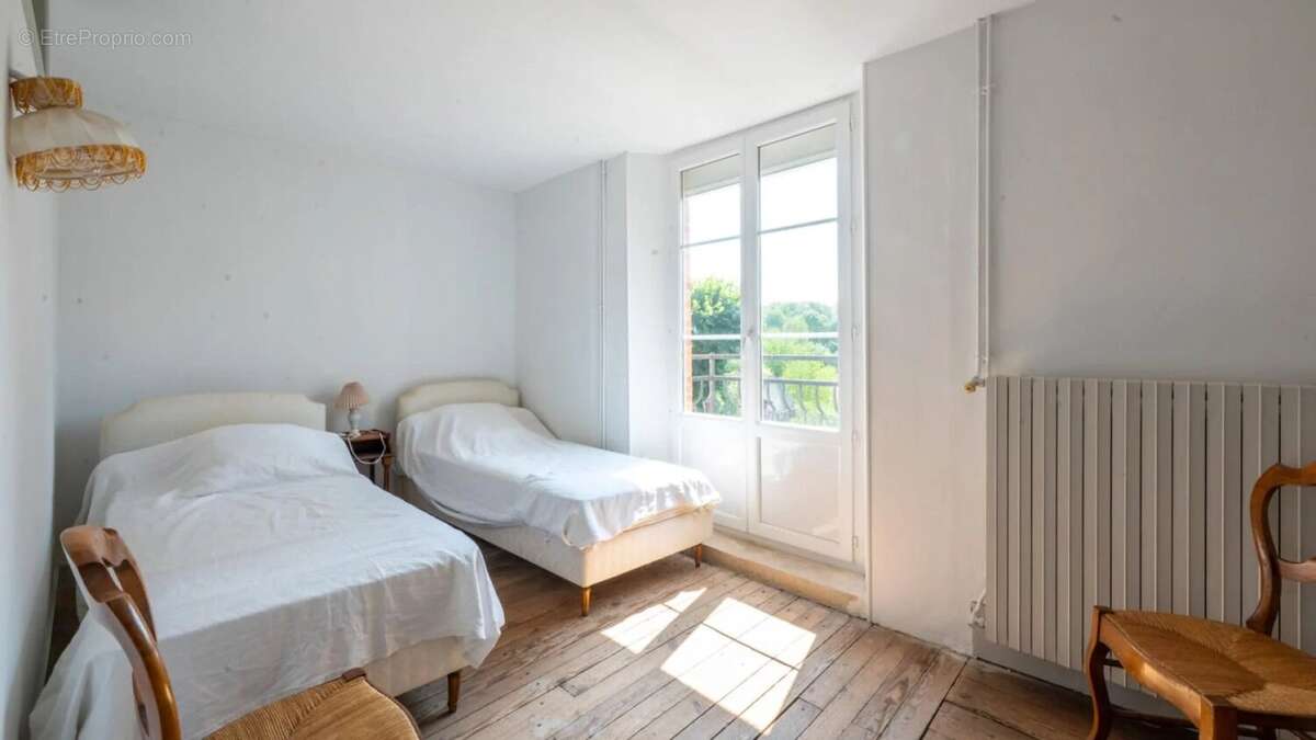 Secteur Cazals - Belle maison de village en pierre, grange, espa - photo 10