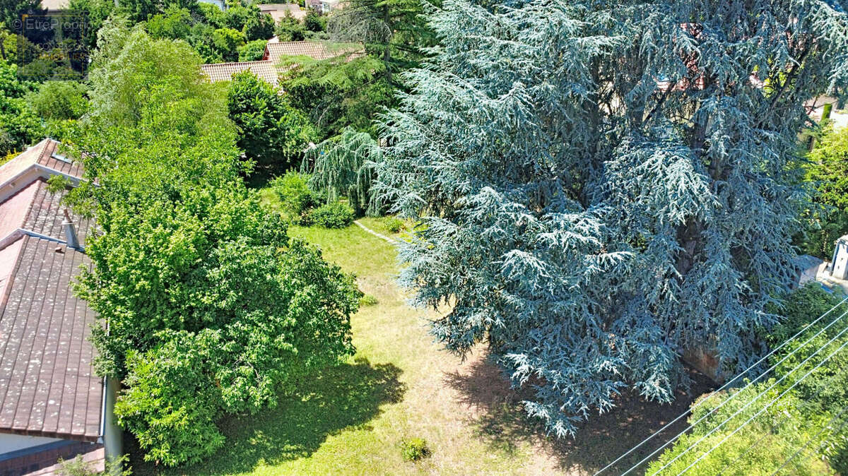 Terrain à OULLINS