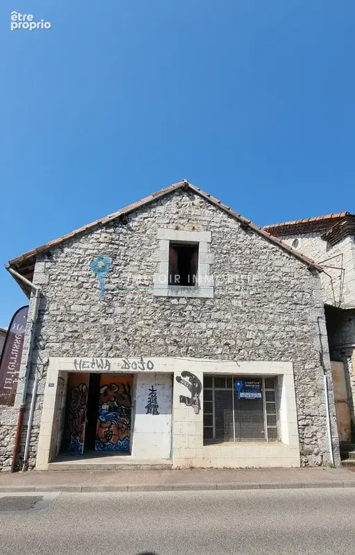 Dépt. 07 - A VENDRE à RUOMS - Ancien Bâtiment de 300 m2 - Parcelle de 330 m2 - photo 2
