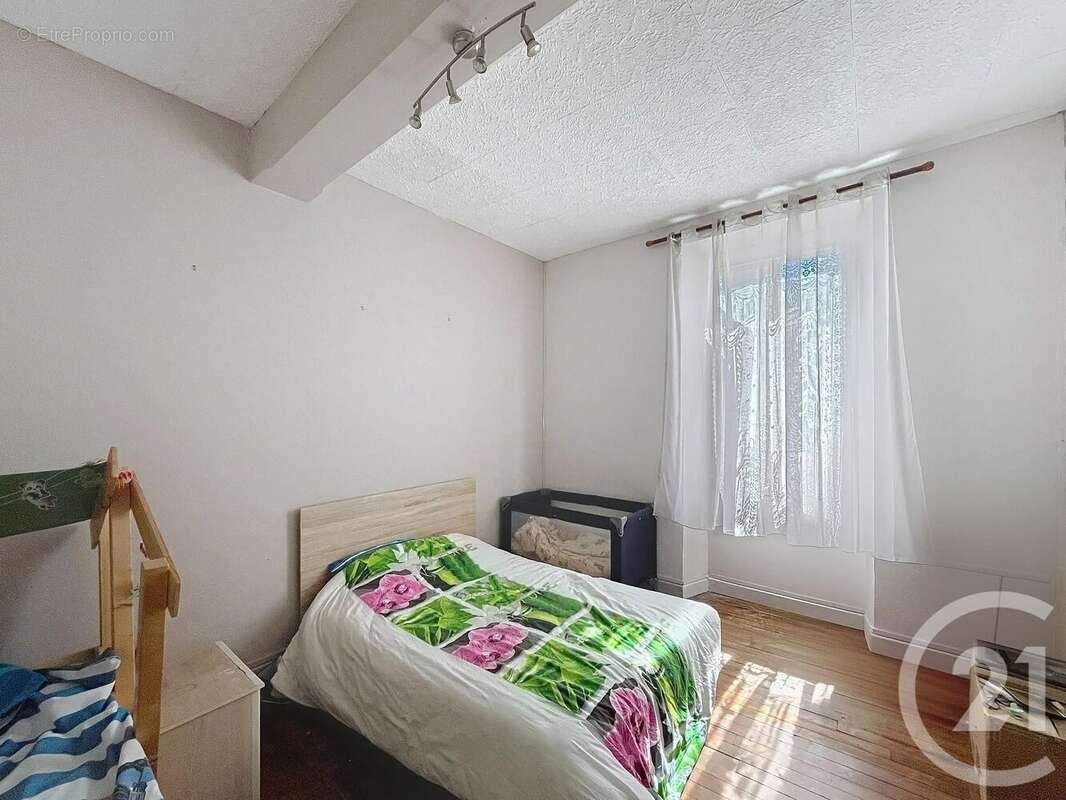 Maison à VILLENEUVE-SUR-YONNE