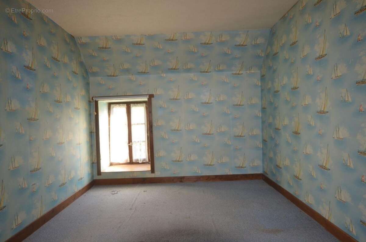 Maison à TOULX-SAINTE-CROIX