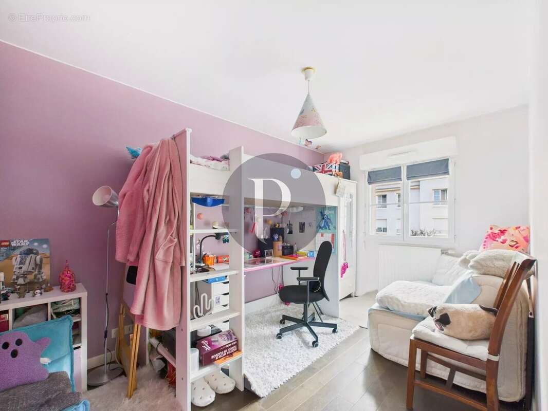 Appartement à LE PLESSIS-ROBINSON