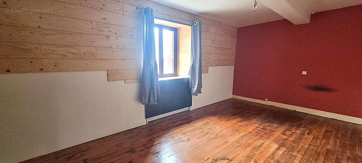 Maison à SAINT-JUST-LA-PENDUE