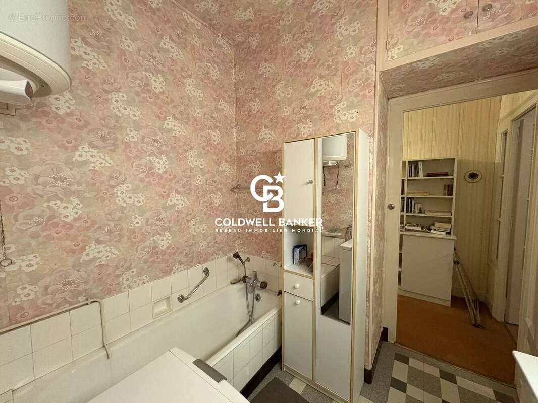 Appartement T2 à vendre à Annecy 74000 centre proche lac avec cachet et fort potentiel - photo 7