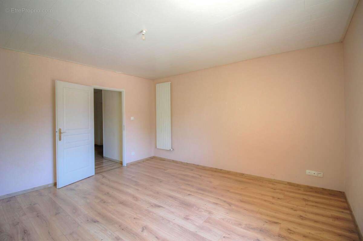 Maison à FONTAINE-FRANCAISE