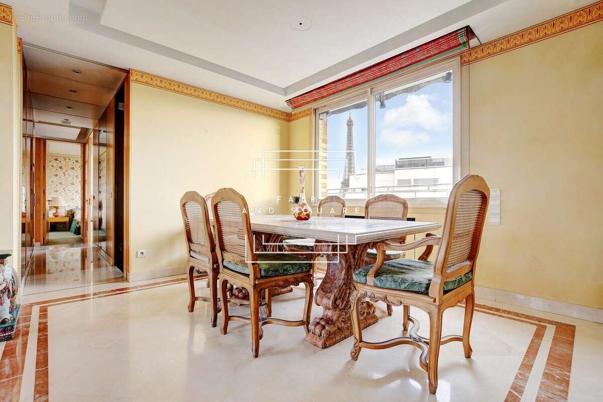 Appartement à PARIS-16E