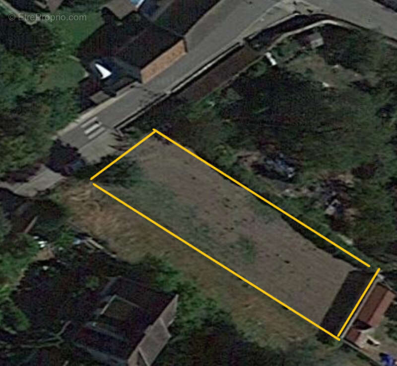 Terrain à FONTENAY-SAINT-PERE