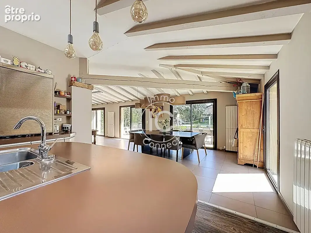 Maison ancienne rénovée de 240 m² avec  piscine - photo 6