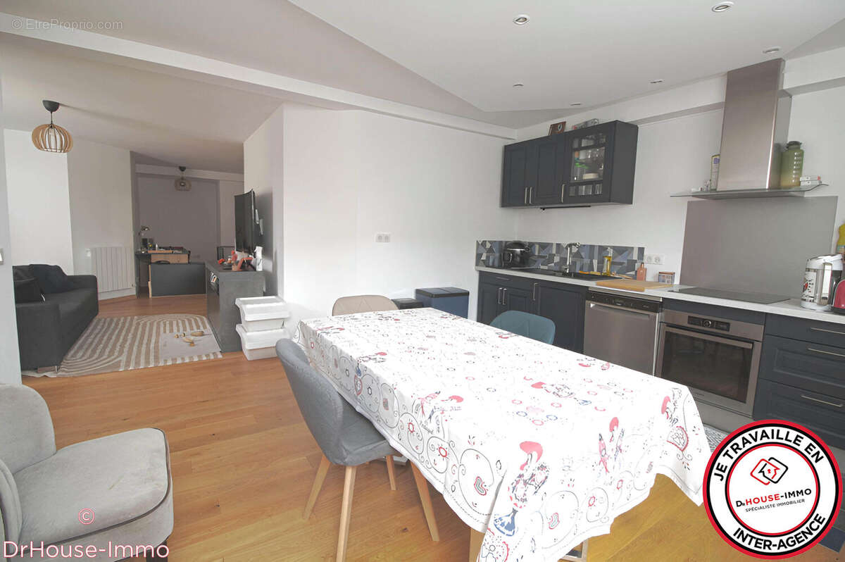 Appartement à FONTENAY-LE-FLEURY