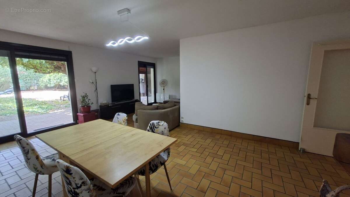 Maison 81 m² à Ambares-Et-Lagrave  - photo 10