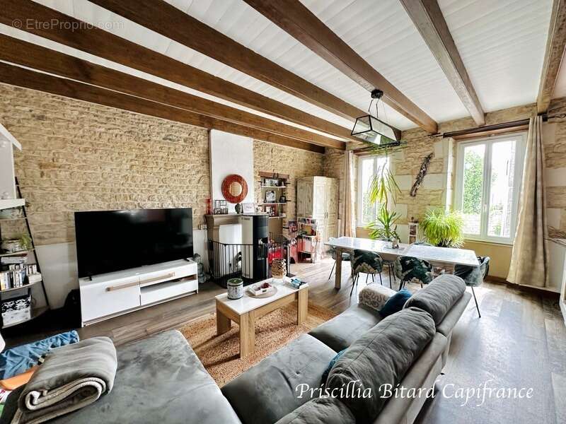 Maison de village de 141 m² avec dépendance et jardin. Beau potentiel - photo 2