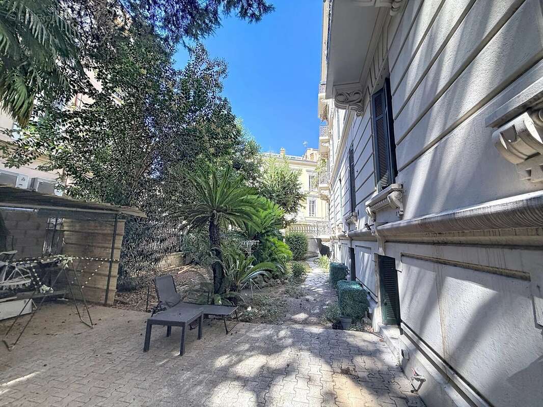 Cannes 300 m. palais : bourgeois a renover + jardin - photo 6