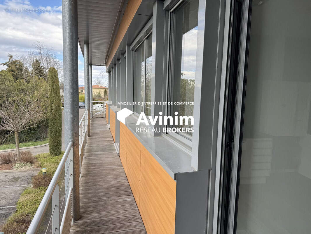 Commerce à SAINTE-FOY-LES-LYON