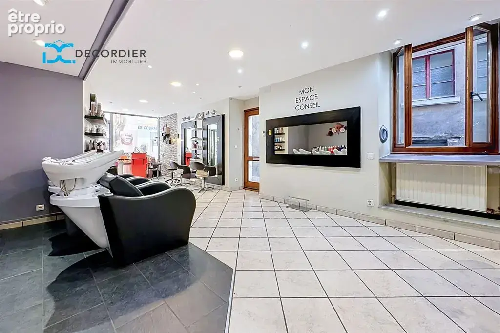 Evian centre - local commercial 65.57m² - photo 4