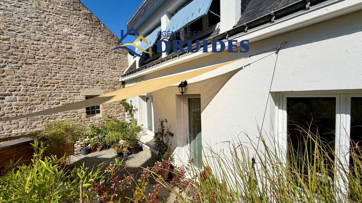 CRAC'H Maison de charme à vendre, au coeur du bourg - 2 chambres - 74m² (environ 83m² utiles) - photo 13