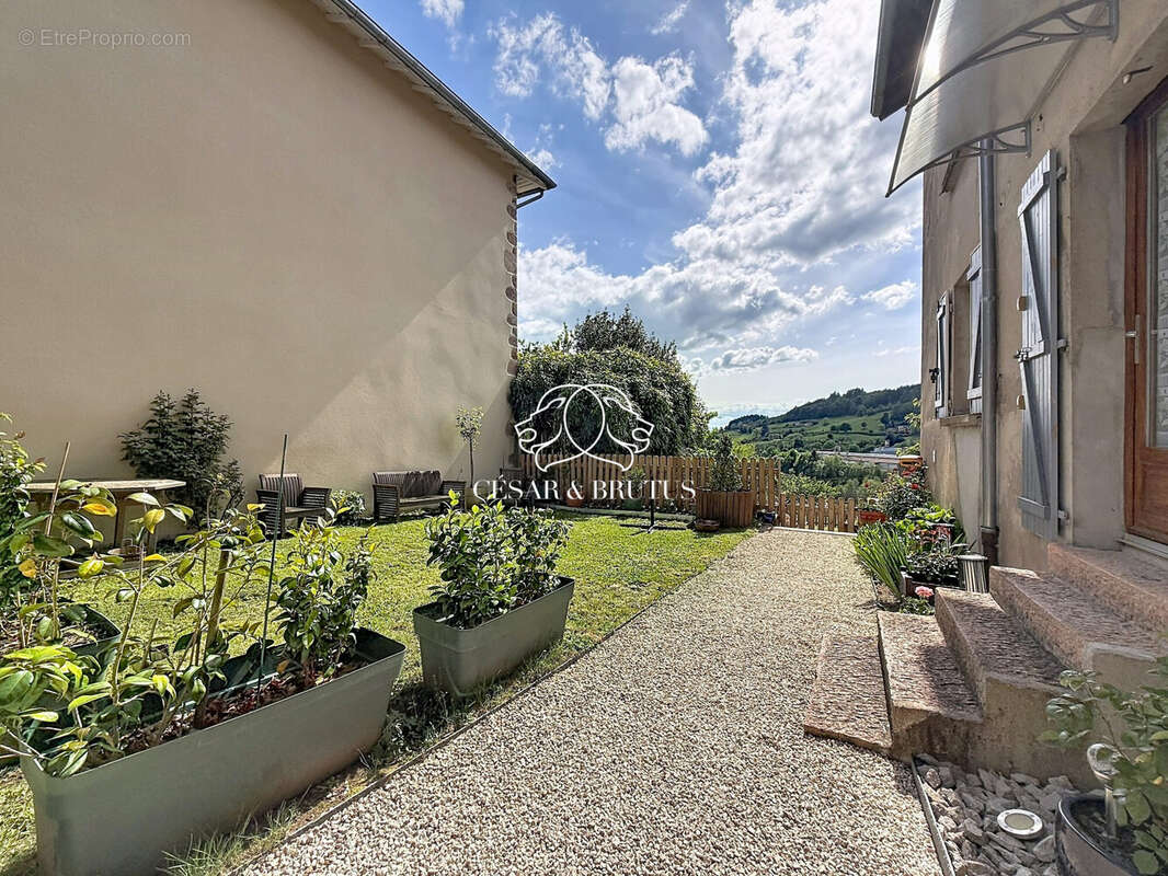 Maison à COURS-LA-VILLE