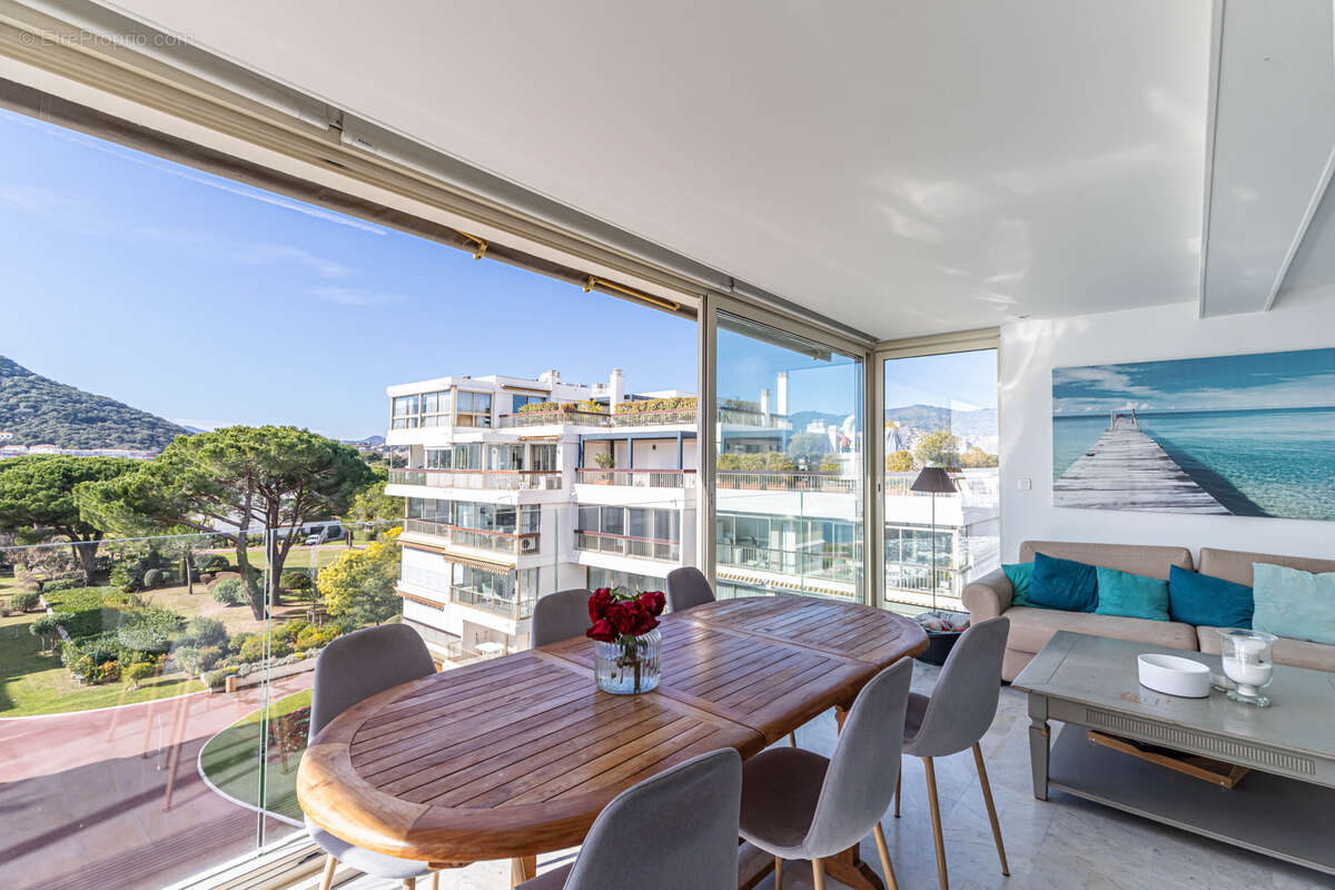 Appartement à MANDELIEU-LA-NAPOULE