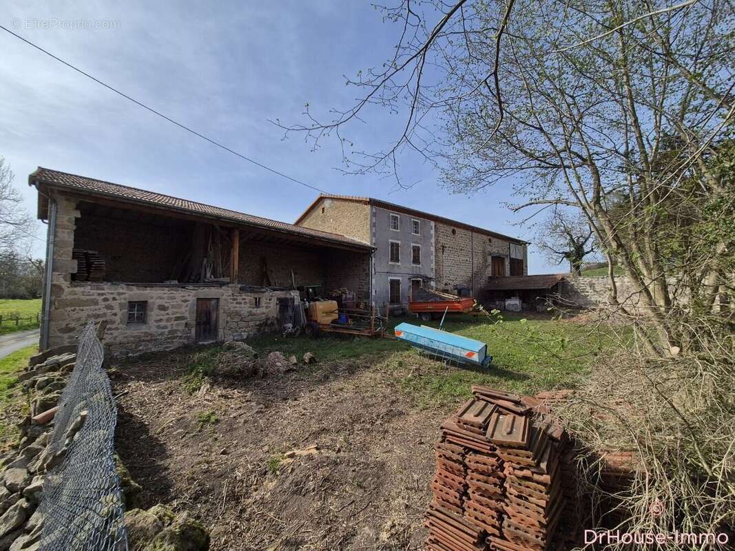 Maison 130 m² à Ceilloux  - photo 3