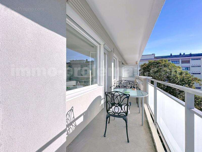 Appartement_t3_Annemasse_Genève_Ceva_tramway_Suisse_investissement_famille_Séjour_cuisine_equipée_chambre_salle_de_bains_terrasse_ - Appartement à ANNEMASSE
