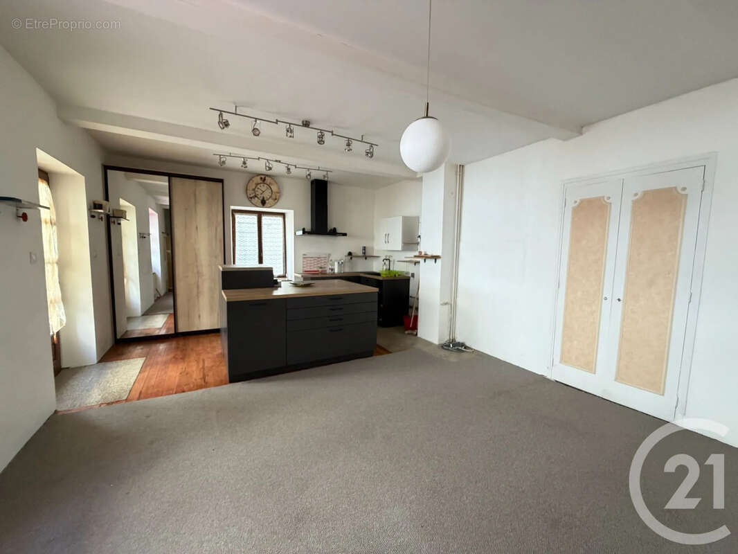 Maison 74 m² à Bourg-Argental  - photo 4