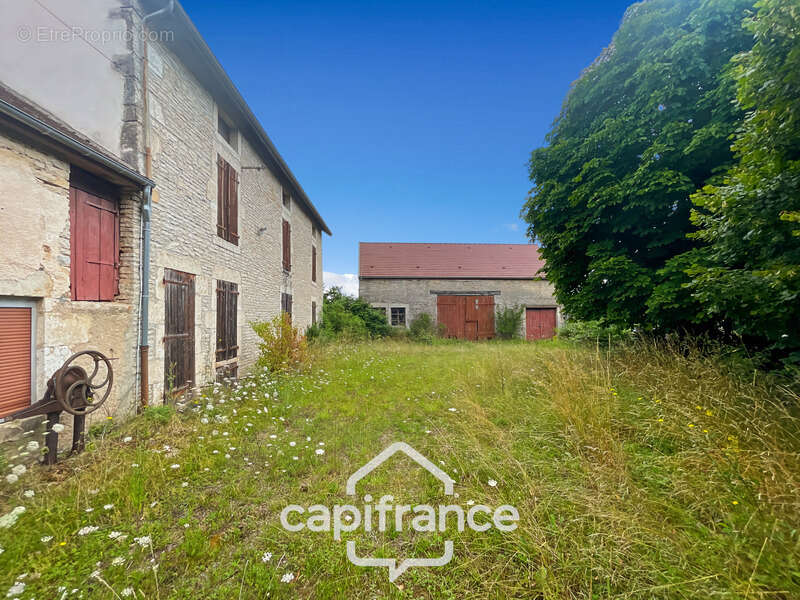 Ensemble immobilier à rénover - photo 4
