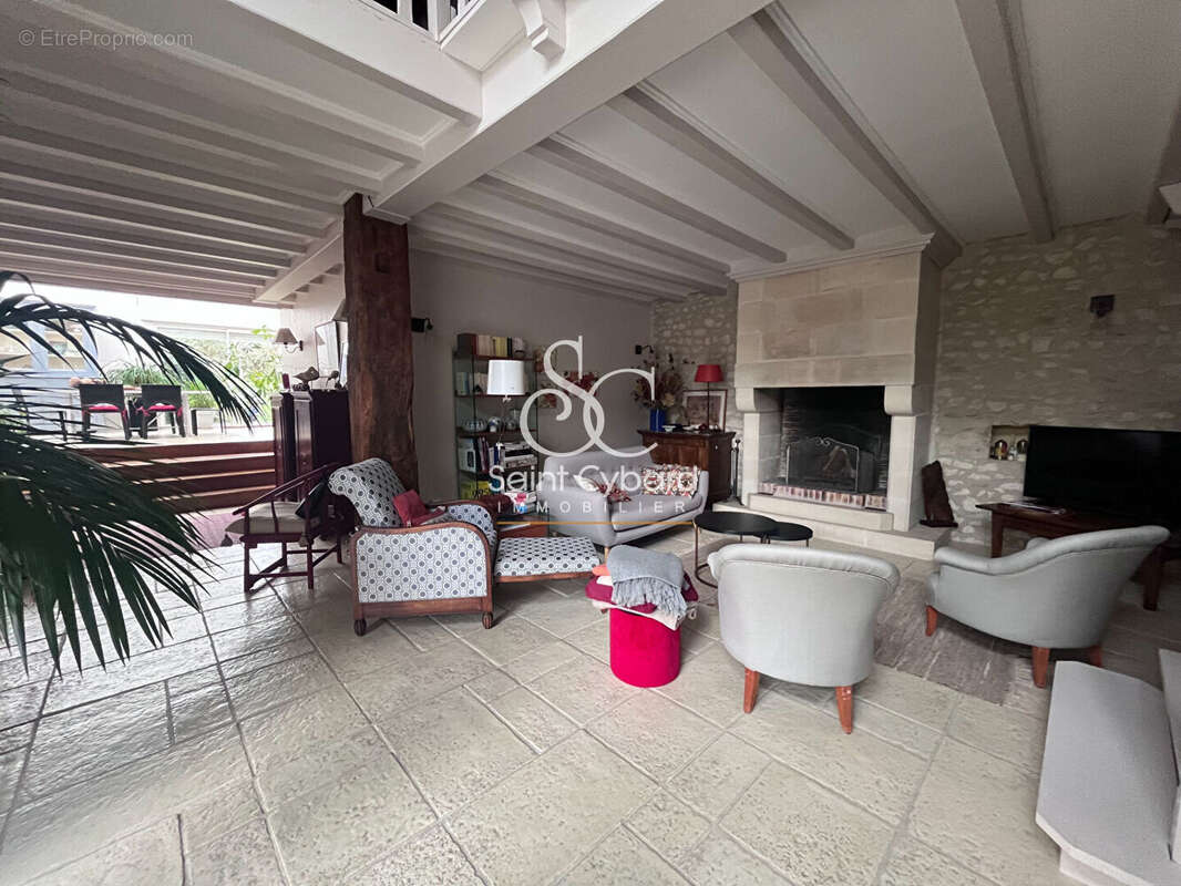 Maison Charentaise à vendre à Champniers - 5 chambres - photo 4