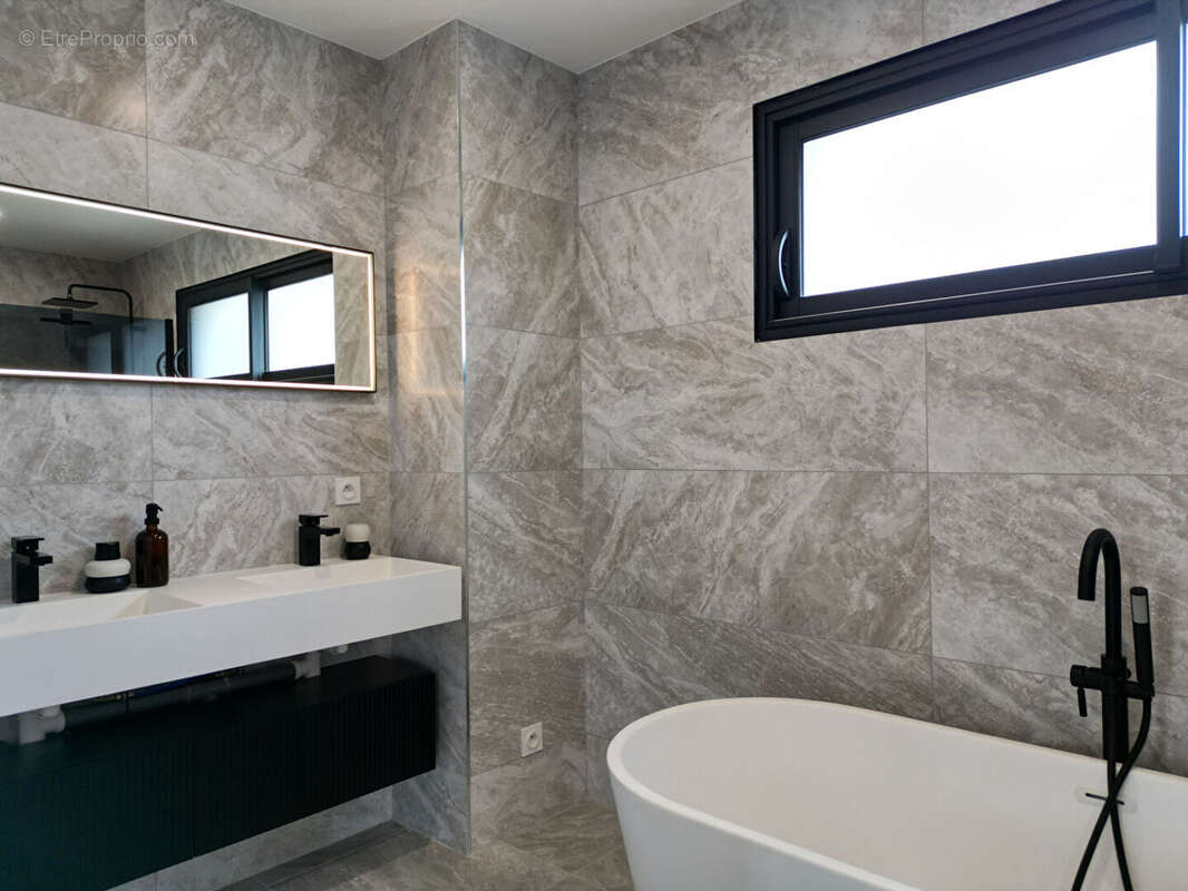 Maison à SAINT-CYR-SUR-LOIRE