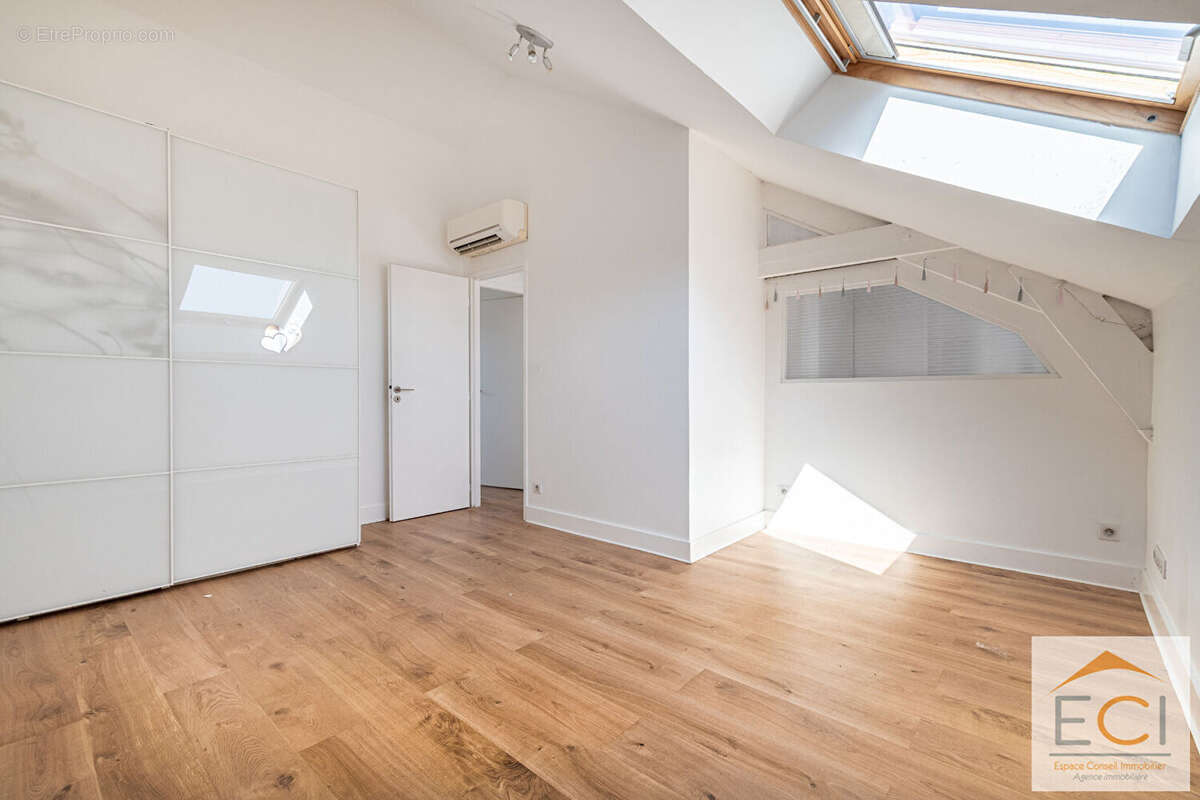 A VENDRE - magnifique loft familial aux beaux volumes - photo 6