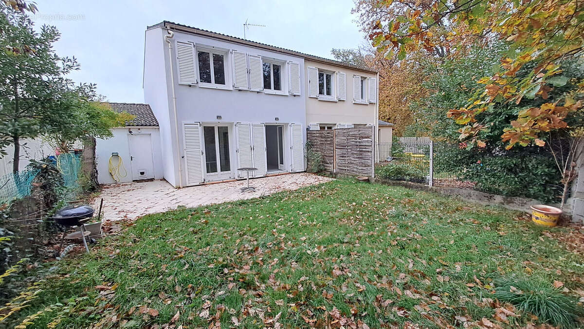 Maison à MAGNY-LES-HAMEAUX