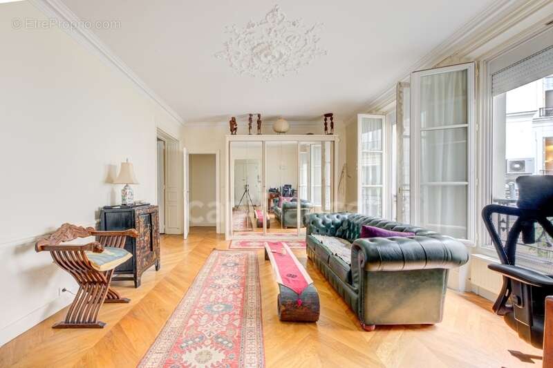 Appartement à PARIS-8E