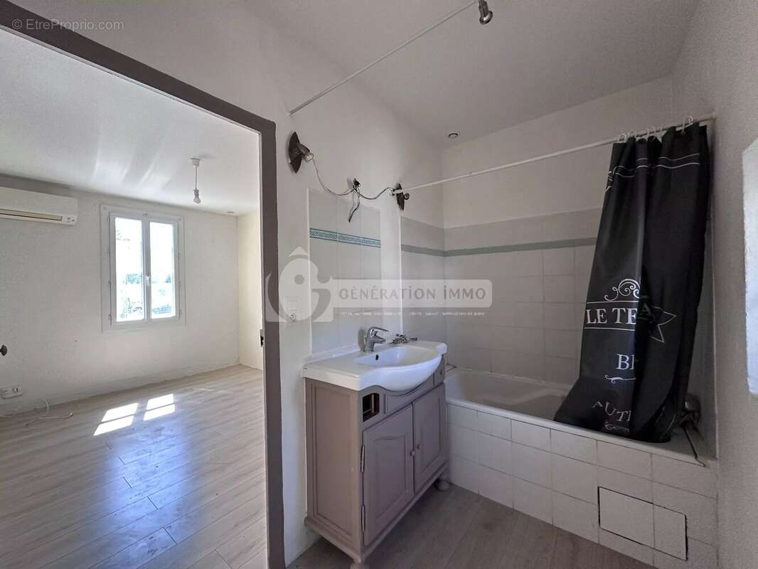 Appartement à FONTVIEILLE