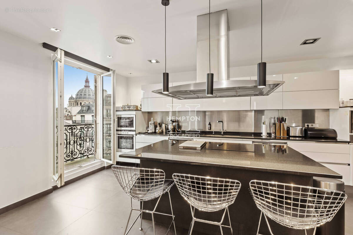 Appartement à PARIS-8E