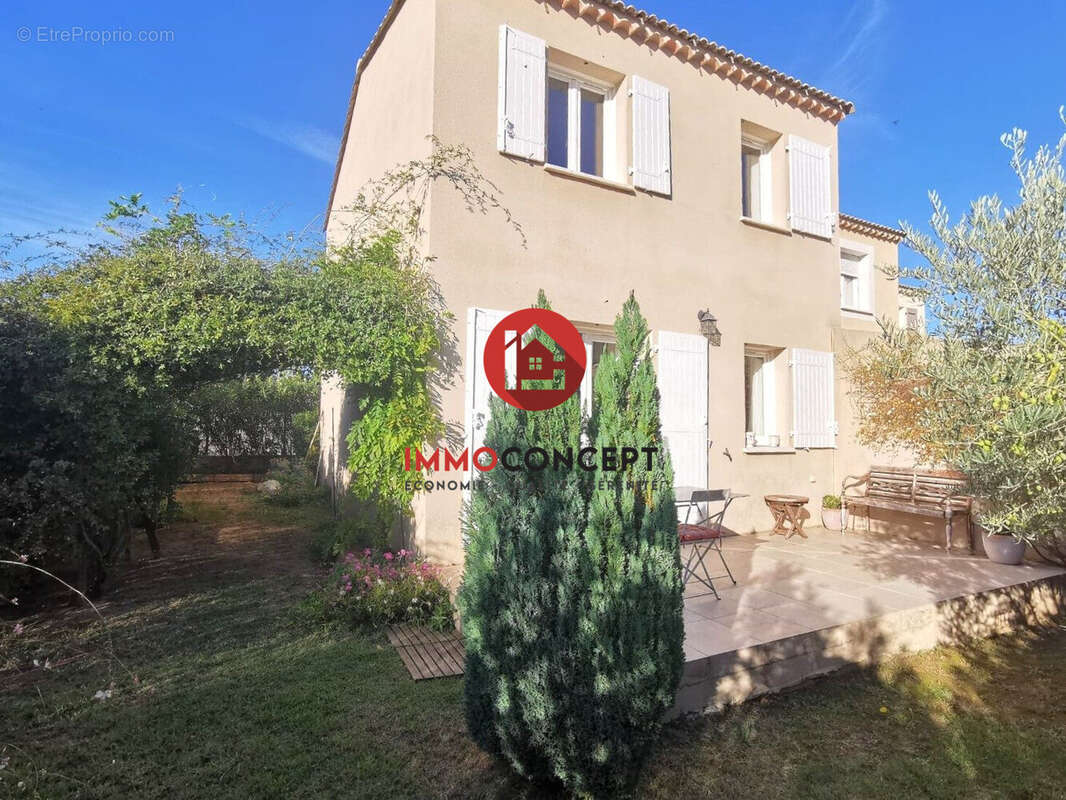 Maison à LAUDUN-L&#039;ARDOISE