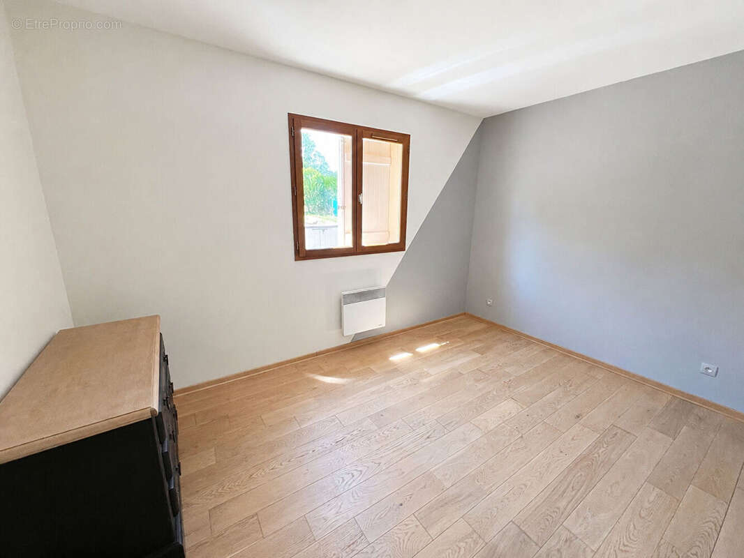 A VENDRE - Maison proche de Chaumont en Vexin - PLAIN PIED DE VIE - 5 chambres - garage - 1000 m² de terrain - photo 6