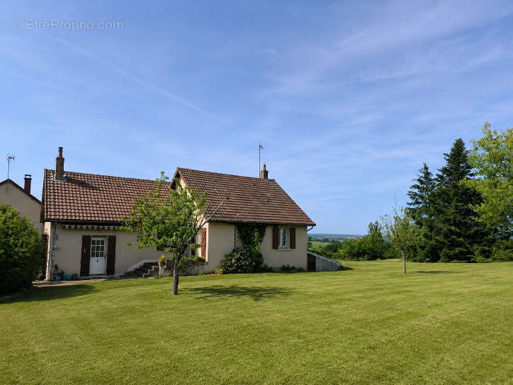 Maison à SAINT-PEREUSE
