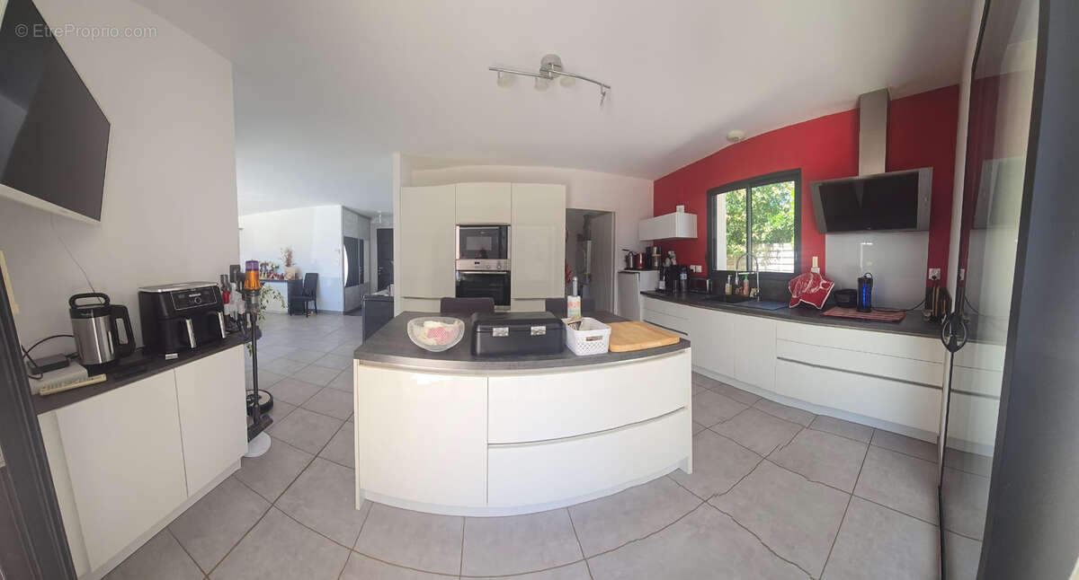 MAISON 2018 / 139 m2 / 3 ch + bureau dont une suite parentale / garage / jardin / piscine - photo 3