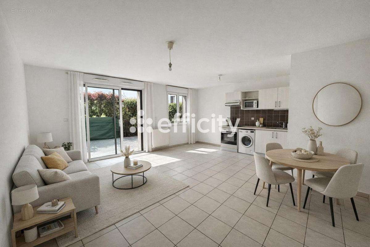 Appartement à BEAUZELLE