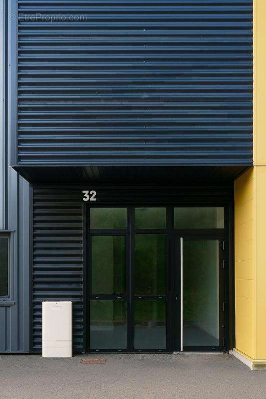 Commerce à LA MEZIERE